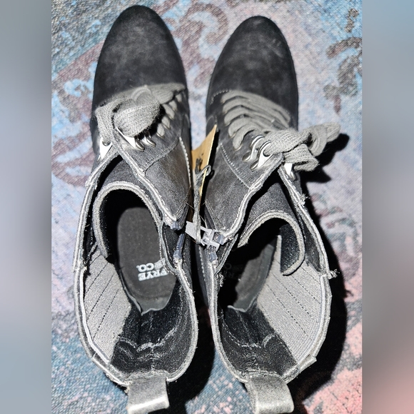 NWT Frye and Co. Penny Boots - Picture 5 of 7